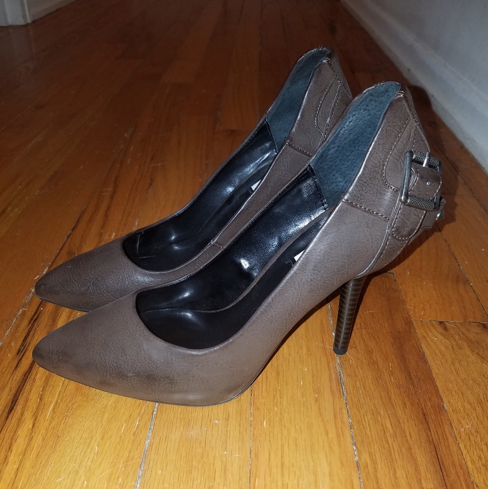 Simply Vera Vera Wang Lexi Brown heels